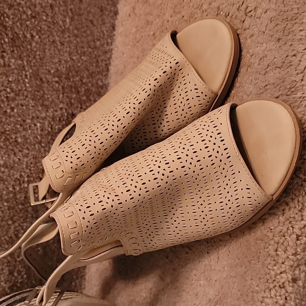 Women's size 8.5 Soda Sandal Heels